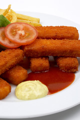 Fischstaebchen und Pommes im Detail