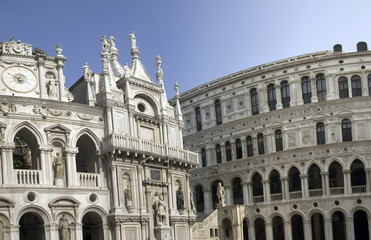 Fototapeta na wymiar Façade intérieure du palais des Doges - Venise
