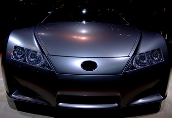 Obraz na płótnie Canvas A concept car from the 2005 autoshow.