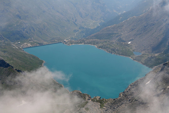 Le lago Serru &agrave; la fronti&egrave;re italienne