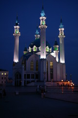 kul scharif moschee in kazan bei nacht