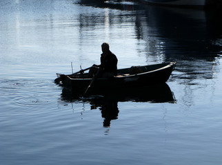 HOMBRE REMANDO