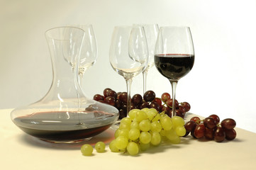 Dekanter mit Weintrauben 1