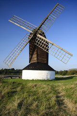 Fototapeta na wymiar pitstone windmill