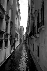 Fototapeta na wymiar The beautiful canals of Venice, Italy.