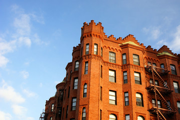 Fototapeta na wymiar houses on newbury street in boston looking like a castle