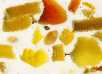 französisches weiches nougat mit trockenfrüchten und nüssen