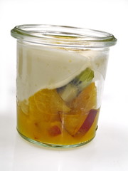 fruchtsalat mit creme brulee