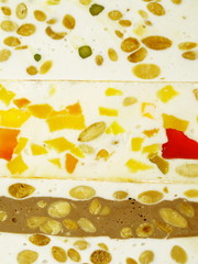 französisches weiches nougat mit trockenfrüchten und nüssen