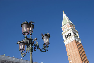 Fototapeta na wymiar Campanile place Saint Marc à Venise