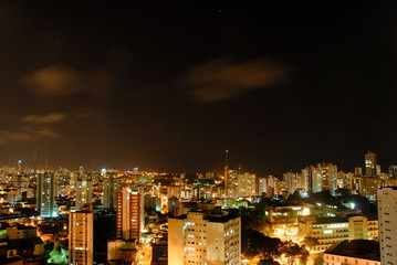 Fototapeta na wymiar Aerial Shot of Salvador - Brazylia w nocy.