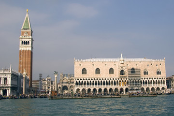 Fototapeta na wymiar Palis de Doges et Campanile - Venise