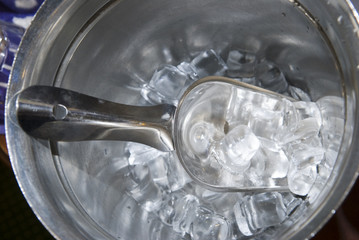 Preparation of ice in a bar