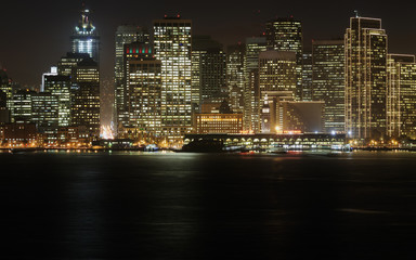 Fototapeta na wymiar A high-resolution image of San Francisco downtown at dusk.