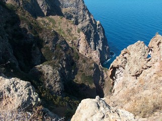 Panarea, Aufstieg, Blick in Felsenschlucht