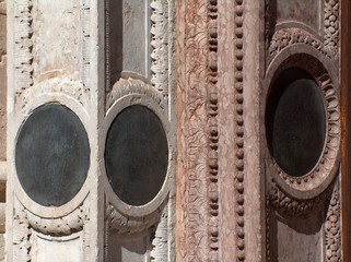Trento, Kirche Sta. Maria Maggiore, Portal, Ausschnitt