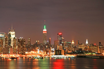 Fototapeta na wymiar Manhattan Skyline at Christmas Eve