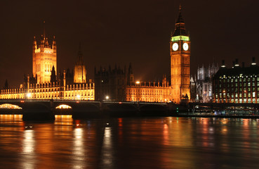 Fototapeta premium Westminster parliament with Big Ben at night