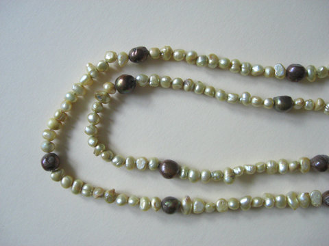 kette aus s&uuml;&szlig;wasserperlen