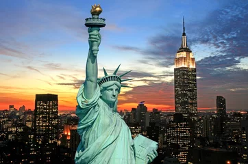 Foto op Plexiglas Het Vrijheidsbeeld en de skyline van New York City © Gary