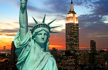 Obraz premium The Statue of Liberty and New York City skyline