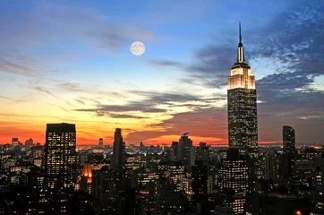 Afwasbaar Fotobehang Empire State Building New York City midtown skyline at dark