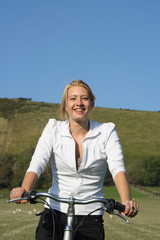 Obraz premium Young woman cycling.