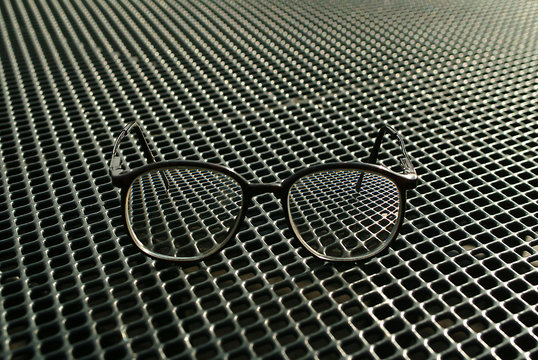Brille auf Rost