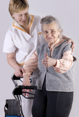 Healthcare worker and senior  © Alexander Raths