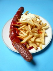 Currywurst mit Pommes frites
