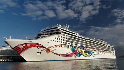 Papier Peint photo autocollant Caraïbes Cruise Ship