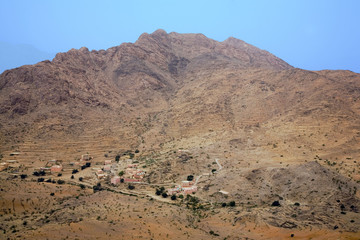 Maroc, sud, anti-atlas ; vlllage et montagnes