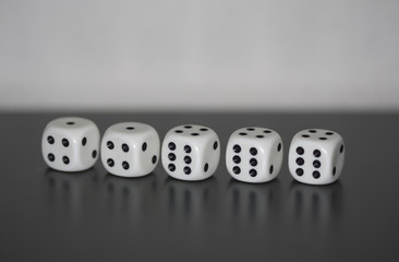 5 Würfel zeigen Full House