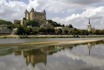 Fototapeta na wymiar The chateau at saumur on the banks of the river loire.