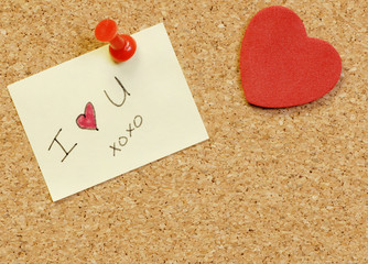 note saying I love you on cork board