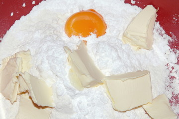 Recipe in Preparation paste to christmas candy in red basin