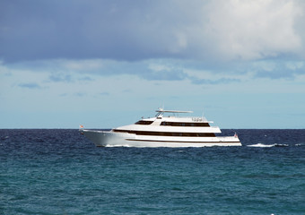 Fototapeta na wymiar SIde view of yacht