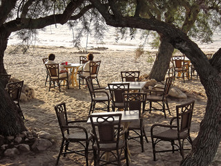Fototapeta premium Senior couple having some drinks in the beach 