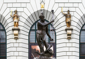 Neptune Statue (Fountain) © Mariusz Niedzwiedzki