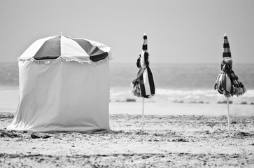 Parasole plażowe czarno-białe - 5754136