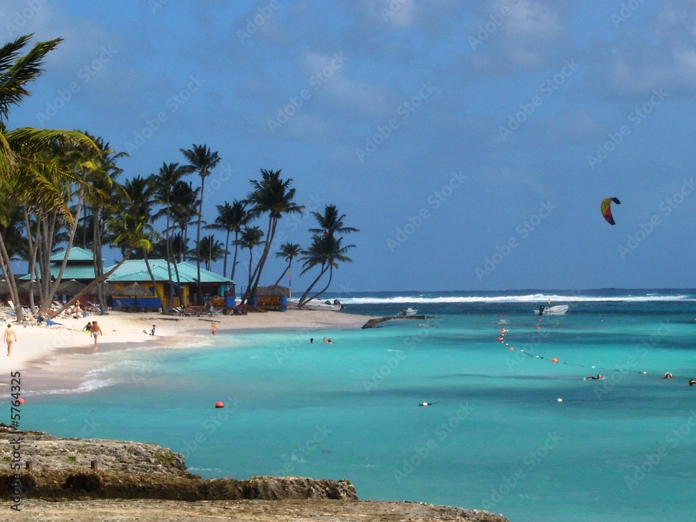 1000_F_5764325_j57SAqgkpxSdfPyQbfZM3ztNouo6P3Pz.jpg