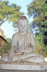 Fototapeta na wymiar statue à Mingun