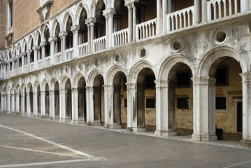 Naklejka premium inside the Doges Palace courtyard