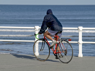 Hombre en bicicleta