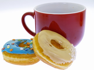 tasse kaffee mit doughnuts