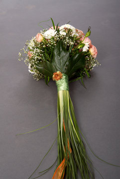 Bouquet of the bride from beige and white roses.