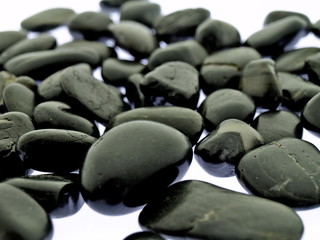 schwarze steine