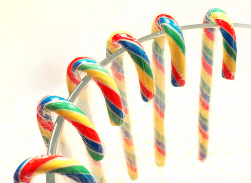 S&uuml;&szlig;igkeiten h&auml;ngen an einer Vase