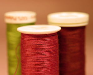Spools of sewing thread in green and red