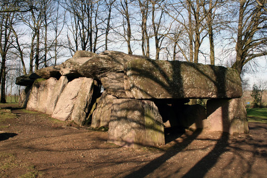 dolmen de ess&eacute;